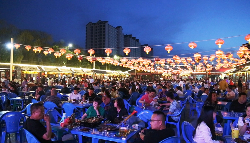 甘肃张掖红火夜市拉动夜经济升温